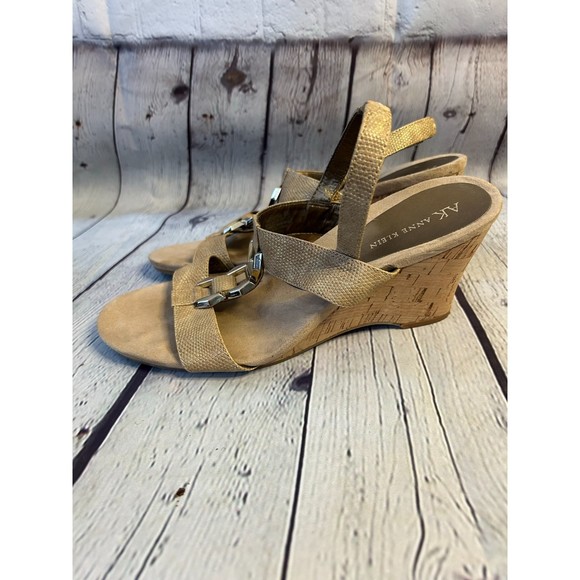 Women's AK Anne Klein Wedges W/ Links on Front SZ 8 - Picture 2 of 4
